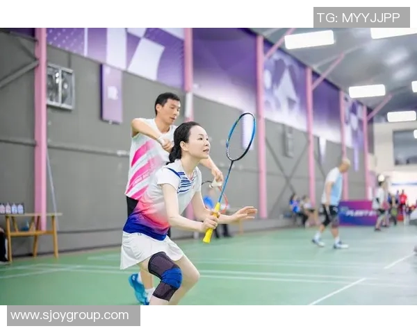 重庆羽毛球队的默契配合与战术探讨聚焦团队协作与竞技精神