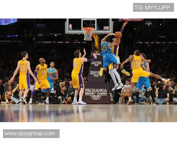 08年湖人对阵黄蜂的经典对决回顾与赛季精彩瞬间分析