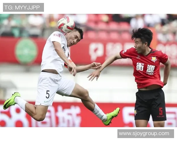 中甲赛场贵州队迎战天津泰达球队争夺关键三分激战即将上演